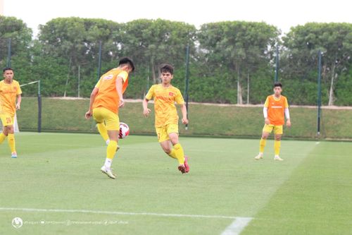 Trận đấu giữa U23 Việt Nam và U23 Kyrgysztan sẽ diễn ra lúc 0h30 ngày 29/3 (giờ Hà Nội). Đoàn quân của HLV Troussier sẽ quyết tâm để có những bàn thắng và điểm số đầu tiên trước khi về nước.