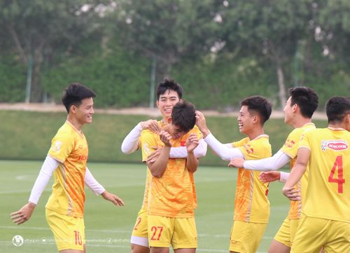 Trong buổi tập này, U23 Việt Nam được tổ chức chơi một số minigame để tăng cường sự hứng khởi cũng như tình đồng đội.