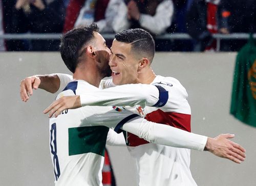  Trong năm 2023, CR7 khởi đầu hứa hẹn với 4 bàn thắng trong 2 trận mở màn vòng loại EURO 2024 vào lưới Liechtenstein và Luxembourg. Trong khi đó, M10 ghi 1 bàn trong thắng lợi 2-0 trước Panama ở trận giao hữu. 