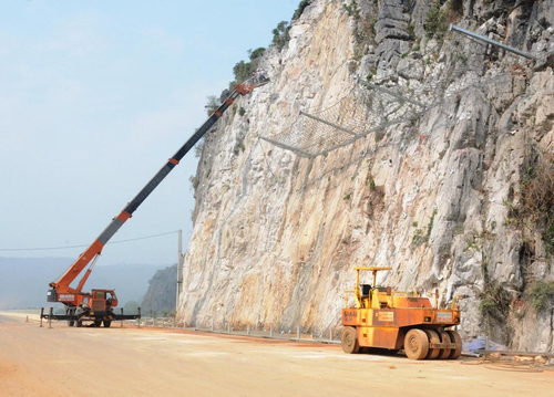 Gia cố mái taluy để phòng, chống sạt lở.