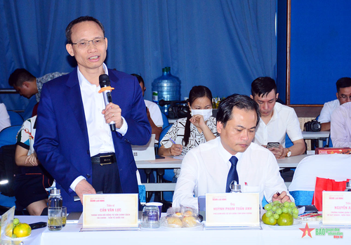  Các chuyên gia phát biểu tham luận hiến kế phát triển nhà ở xã hội tại hội thảo.