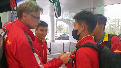 U23 Việt Nam đã có mặt trở lại Hà Nội sau khi hoàn thành thi đấu tại giải giao hữu quốc tế U23 Cup tại Doha, Qatar sáng 30/3. Ảnh: VFF.