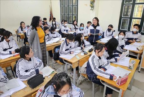 Giờ ôn tập môn Ngữ văn của học sinh khối 12, trường THPT Hoàng Văn Thụ (quận Hoàng Mai).