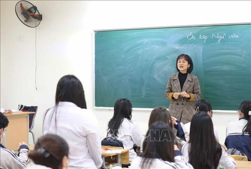 Giờ ôn tập môn Ngữ văn của học sinh khối 12, trường THPT Trương Định (quận Hoàng Mai).
