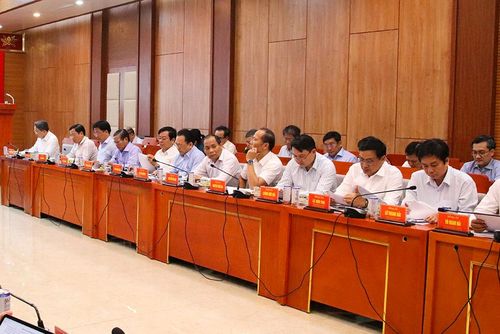 Lãnh đạo tỉnh Khánh Hòa và lãnh đạo các sở, ngành tại buổi làm việc.