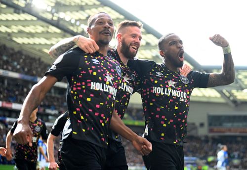  Cả 3 bàn thua của Brighton đều đến sau những tình huống mắc lỗi của hàng thủ chủ nhà. Lần lượt Pontus Jansson, Ivan Toney, Ethan Pinnock thoải mái dứt điểm tung lưới Steele từ cự ly gần, giúp Brentford dẫn 3-2. 