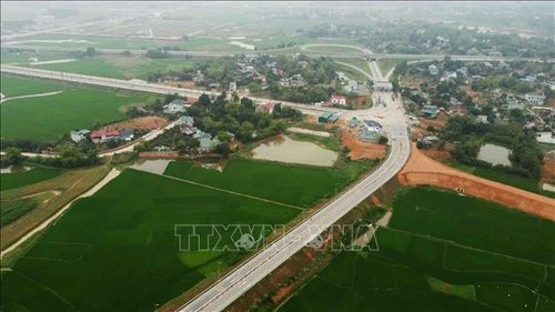 Điểm cuối của Dự án xây dựng đường cao tốc Tuyên Quang - Phú Thọ kết nối với cao tốc Nội Bài - Lào Cai đoạn Km 40+200 kết nối với núi giao IC9 đường cao tốc Nội Bài - Lào Cai thuộc xã Hòa Lộc, thị xã Phú Thọ, tỉnh Phú Thọ.
