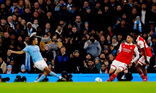 Man City thắng 7 trận liên tiếp, ghi 17 bàn chỉ trong 3 trận gần nhất. "Pháo thủ" không kém cạnh với 6 trận thắng liên tiếp, ghi 14 bàn trong 4 trận gần nhất. Do đó, cuộc chiến giữa hai đội bóng này hứa hẹn kịch tính tới phút chót.