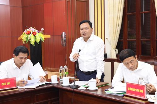Phó giám đốc Sở NN&amp;PTNT Hà Nội Tạ Văn Tường báo cáo tại buổi làm việc với Đoàn giám sát của Ban Kinh tế-Ngân sách chiều 3/4