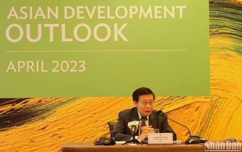 Ông Nguyễn Minh Cường, Chuyên gia kinh tế trưởng ADB tại Việt Nam phát biểu. (Ảnh: TRUNG HƯNG)