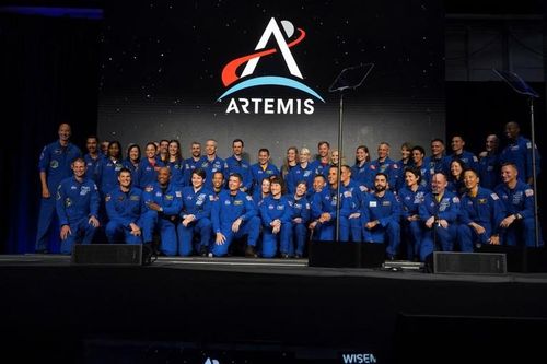 Toàn bộ các thành viên của nhóm Artemis của NASA. Ảnh: Reuters