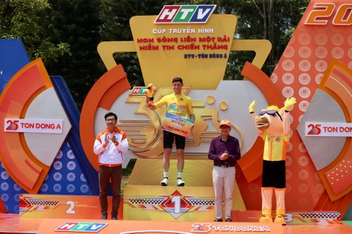 Petr Rikunov tiếp tục mặc Áo vàng sau 4 chặng