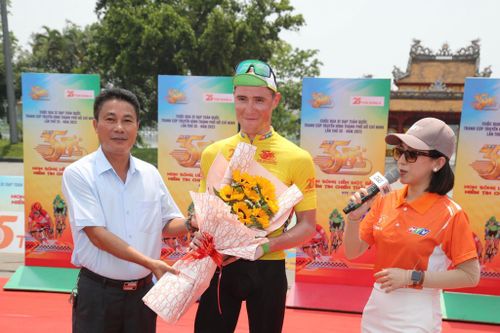 Petr Rikunov tiếp tục giữ Áo vàng sau 5 chặng