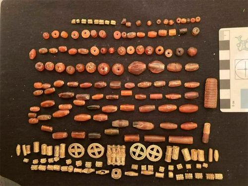 Kết quả kiểm tra, phân tích 2 bộ hài cốt cho thấy cặp tình nhân trên qua đời khi ngoài 30 tuổi. Theo các chuyên gia, họ có thể được chôn cùng nhau trong một ngôi mộ theo ý của thành viên trong gia đình hoặc bạn bè nhằm tôn vinh tình yêu của họ.