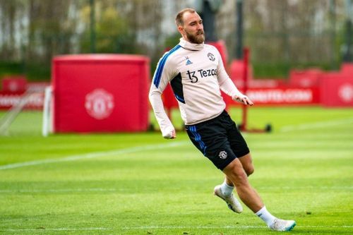  Cựu sao Inter Milan hồi phục nhanh hơn dự kiến. Một tuần trước, Eriksen đã chạy trở lại. Hiện tại, tuyển thủ Đan Mạch sẵn sàng tập nặng cùng đội một MU. 