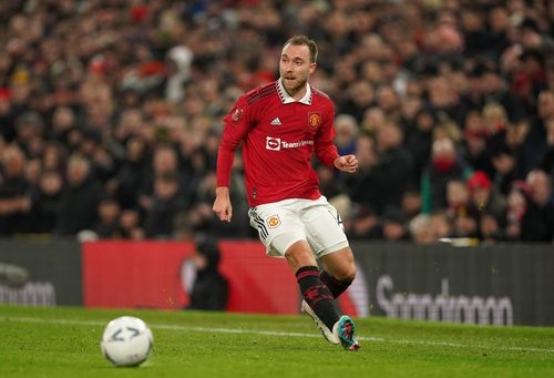  Mỗi trận, Eriksen đóng góp 50,6 đường chuyền cho MU. Trong đó, anh thực hiện 2,3 đường chuyền dài và 1,3 tình huống tạo cơ hội. Khi Eriksen chấn thương, HLV Ten Hag dùng Fred, Scott McTominay và Marcel Sabitzer để trám vào vị trí tiền vệ con thoi (box-to-box), song hiệu quả giảm mạnh. 