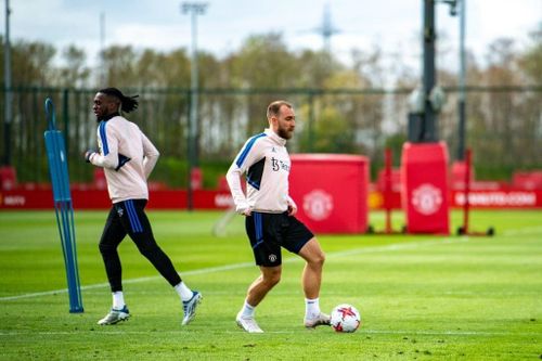  Trước khi chấn thương, Eriksen chơi 18 trận cho MU ở Premier League với tổng 1.500 phút. Anh đóng góp một bàn và 7 kiến tạo. Tuyển thủ Đan Mạch là vị trí chủ chốt trong đội hình MU, đảm nhận vai trò phát triển bóng, kết nối 2 tuyến tiền vệ và hàng công. 