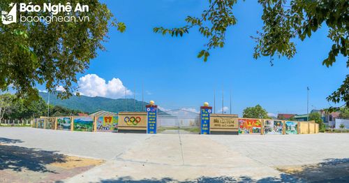 Nhiều công trình phục vụ các hoạt động văn hóa, thể thao cũng được nâng cấp, xây mới. (Trong ảnh: Sân vận động huyện Quế Phong). Ảnh: Đình Tuyên