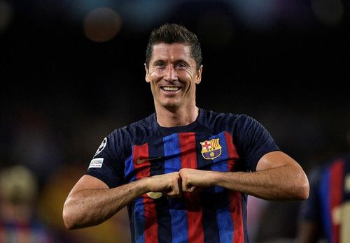 Lewandowski và đồng đội phải giảm lương nếu muốn ở lại Barca. Ảnh: Reuters.