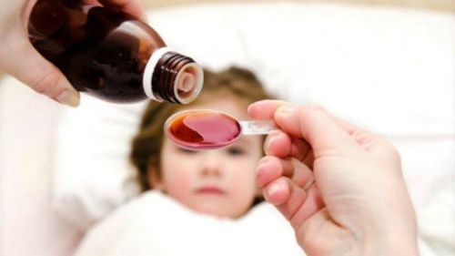 Dùng dụng cụ đong thuốc chính xác để tránh quá liều.