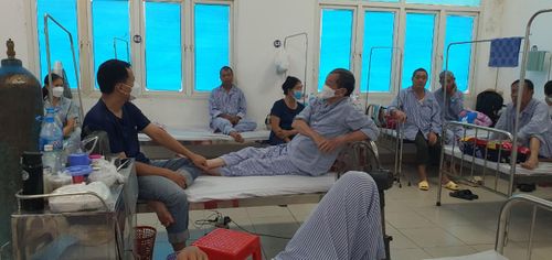 Theo lãnh đạo Bệnh viện Đa khoa tỉnh Nam Định, tình trạng thiếu thuốc, vật tư Y tế đã kéo dài tại bệnh viện cả năm qua.