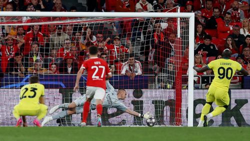 Từ cự ly 11 m, Romelu Lukaku tung cú sút lạnh lùng vào góc xa bên phải. Thủ thành Odysseas Vlachodimos đoán đúng hướng nhưng vẫn không thể cứu thua cho chủ nhà. Trong sự nghiệp tại Inter, Lukaku đá penalty 19 lần và chưa từng bỏ lỡ.