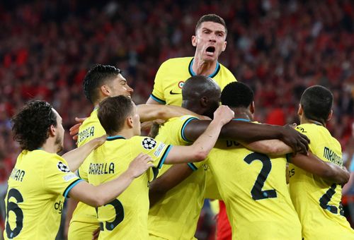 Inter thắng 2-0 ngay tại sân Ánh sáng và đứng trước cơ hội lớn để lần đầu góp mặt ở bán kết Champions League sau 13 năm. Trận lượt về diễn ra vào ngày 20/4 trên sân Giuseppe Meazza.