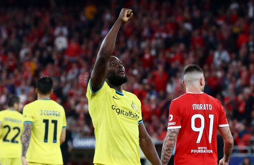 Lukaku dần lấy lại phong độ khi góp công vào 6 bàn thắng (5 bàn, 1 kiến tạo) trong 5 lần ra sân gần nhất trên mọi đấu trường cho Inter. Những đóng góp quan trọng có thể giúp "Big Rom" được Inter giữ chân ở mùa giải kế tiếp.