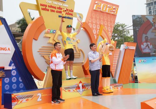 Petr Rikunov tiếp tục mặc Áo vàng từ đầu giải đến nay