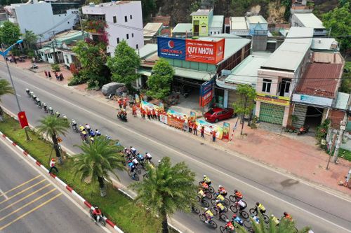 Dàn máy kéo An Giang đang tăng tốc bắt nhóm đầu