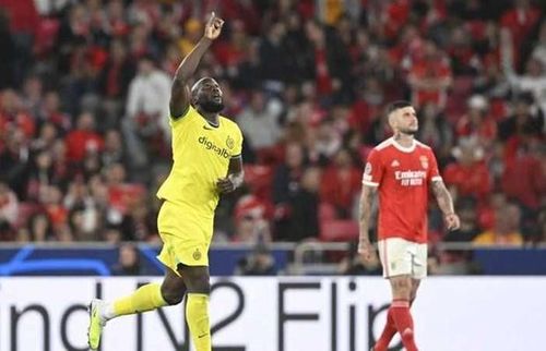 Lukaku ăn mừng sau khi ghi bàn từ chấm 11m. (Nguồn: Getty Images)
