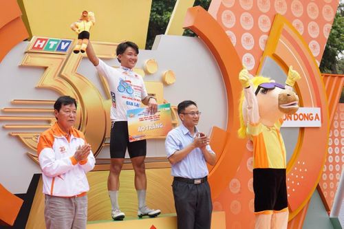Phạm Lê Xuân Lộc đòi lại Áo trắng thành công