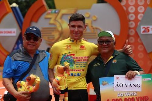 Ngoại binh Petr Rikunov tập trung bảo vệ danh hiệu áo vàng