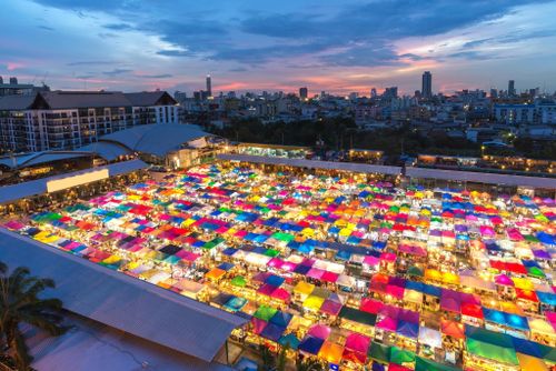  Chatuchak được xem là một trong số các chợ ngoài trời lớn nhất thế giới. Ảnh: Martinhosmat083/Stock Adobe. 