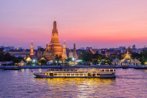  Du ngoạn trên sông Chao Phraya thơ mộng là trải nghiệm đáng thử ở Bangkok. Ảnh: Sportishka. 