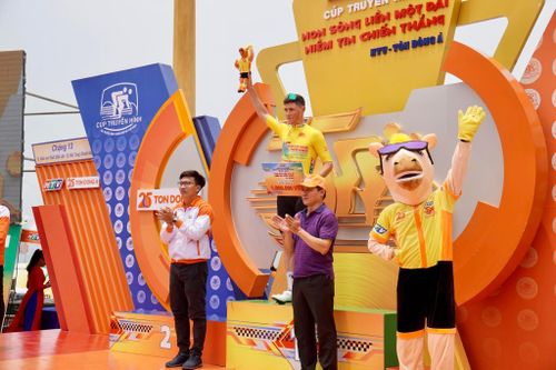 Petr Rikunov lần thứ 13 mặc chiến Áo vàng