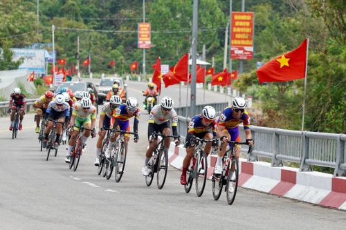 Nhóm tay đua Đồng Tháp, An Giang đuổi bắt ở nhóm 2