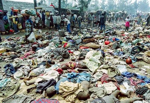 Hàng trăm thi thể người Hutu lẫn Tutsi, nạn nhân của diệt chủng.