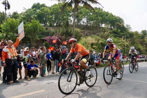 Áo Cam Nguyễn Thắng vô hiệu được sự tấn công của Phạm Lê Xuân Lộc