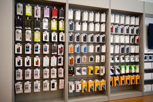 Lượng sản phẩm non-phone tồn kho nhiều khiến các chuỗi bán lẻ chịu áp lực về dòng tiền và doanh số. Ảnh: Hải Dương.