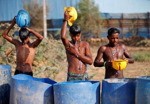  Ấn Độ đang chuẩn bị cho một mùa hè nóng hơn bình thường. Ảnh: Reuters. 