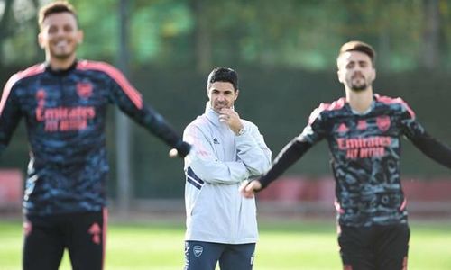 Arteta cùng các học trò phải cười nhiều lên vì phía trước họ là bầu trời tươi sáng.