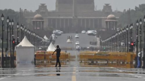 Ảo ảnh trên đường Kartavya tại New Delhi, Ấn Độ do nắng nóng thiêu đốt, ngày 18/4. Ảnh: Getty Images