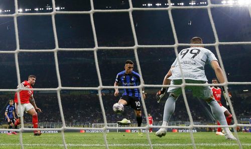 Sang hiệp hai, Lautaro Martinez đệm cận thành ghi bàn
