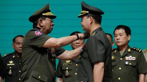 Buổi lễ phong quân hàm cho tướng Hun Manet, Phó tư lệnh Lực lượng Vũ trang Hoàng gia Campuchia kiêm Tư lệnh Lục quân của Bộ Quốc phòng, được tổ chức vào ngày 20/4.
