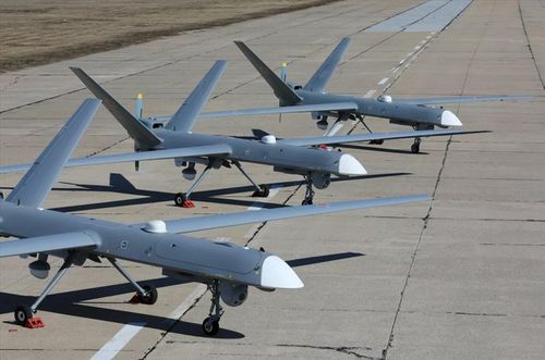 Xét cho cùng, ngoài công nghệ hàng không, sản xuất UAV còn liên quan đến trình độ của ngành công nghiệp điện tử của một quốc gia; và đây chính xác là điểm yếu của Nga. Do đó, mặc dù Nga có thể tự sản xuất UAV, nhưng không thể sản xuất UAV đẳng cấp thế giới với số lượng lớn.