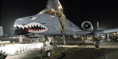 Cận cảnh khẩu pháo 7 nòng GAU-8/A Gatling uy lực của chiếc A-10. Ảnh: USA Today