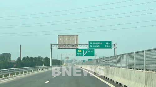 Cao tốc Mai Sơn – Quốc lộ 45 thông xe đúng dịp lễ 30/4 – 1/5 sẽ rút ngắn thời gian từ Hà Nội về Thanh Hóa giảm xuống từ 30-60 phút, đồng thời giảm ùn tắc giao thông cho tuyến Quốc lộ 1A đoạn từ thành phố Tam Điệp về thành phố Thanh Hóa. Ảnh: Quang Toàn/BNEWS/TTXVN