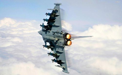 Chiến đấu cơ Rafale được công ty Dassault Aviation phát triển từ thời chiến tranh Lạnh; được xếp vào loại chiến đấu đấu cơ hạng trung thế hệ 4+; máy bay sử dụng hai động cơ. Rafale ra mắt lần đầu tiên trước công chúng vào năm 2001.