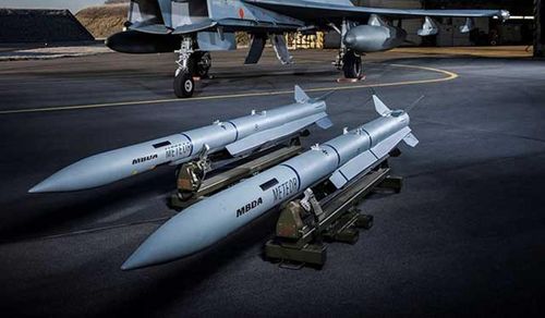 Ngoài những vũ khí của Pháp, một số phiên bản xuất khẩu khác của Rafale cũng có thể sử dụng tên lửa không đối không tầm xa tốt nhất thế giới là MBDA Meteor của châu Âu hoặc một số vũ khí theo chuẩn NATO.